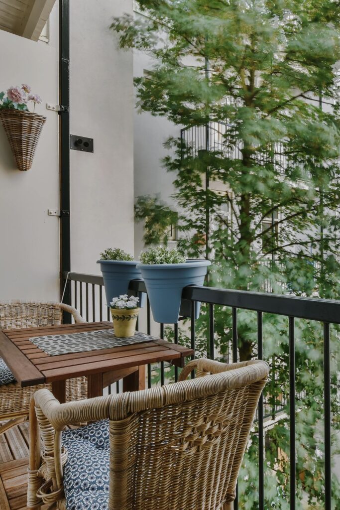 apartment balcony decor ideas